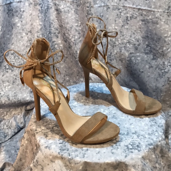 Women’s Lulu’s Size 7.5 Tan Fabric One Band 4” Heel Sandals with Ties - Picture 6 of 9